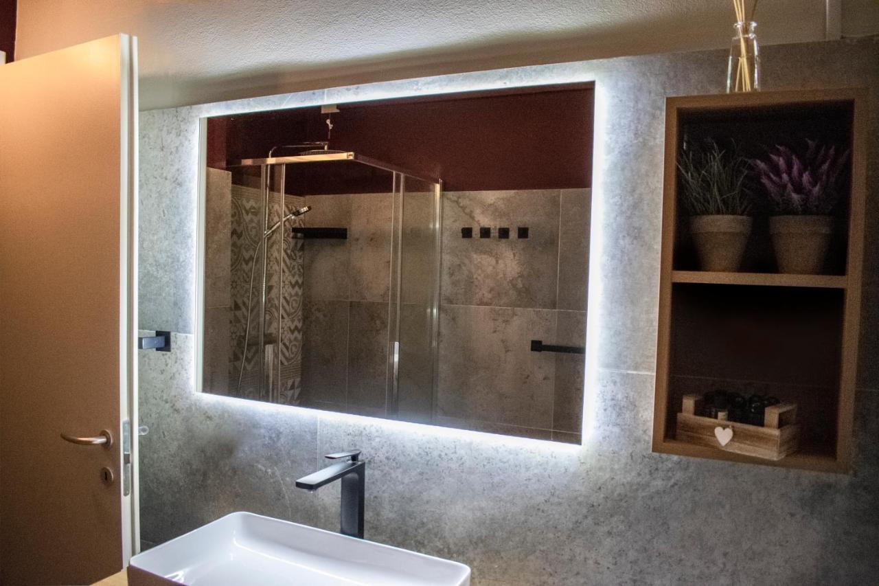 Apartment Charme And Relax With Garden And Swimming Pool ديسينسانو ديل غاردا المظهر الخارجي الصورة