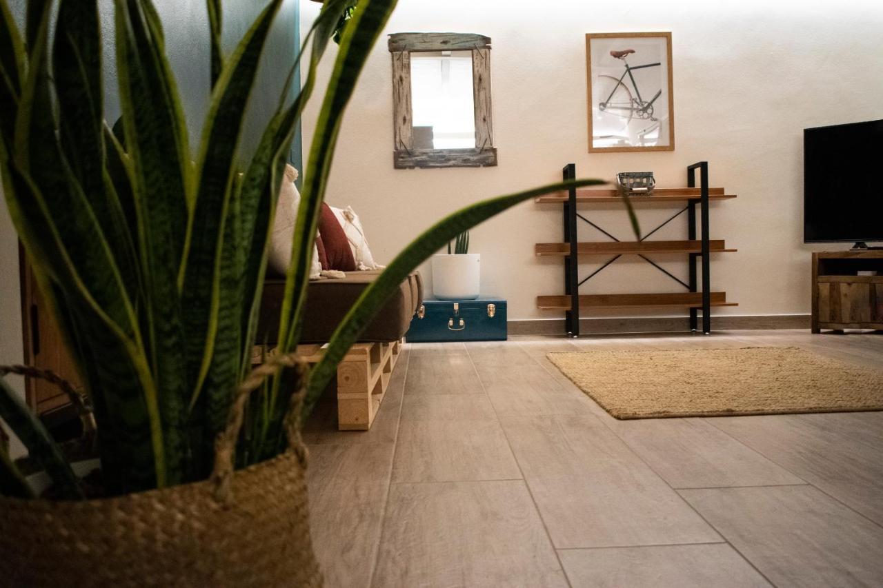 Apartment Charme And Relax With Garden And Swimming Pool ديسينسانو ديل غاردا المظهر الخارجي الصورة
